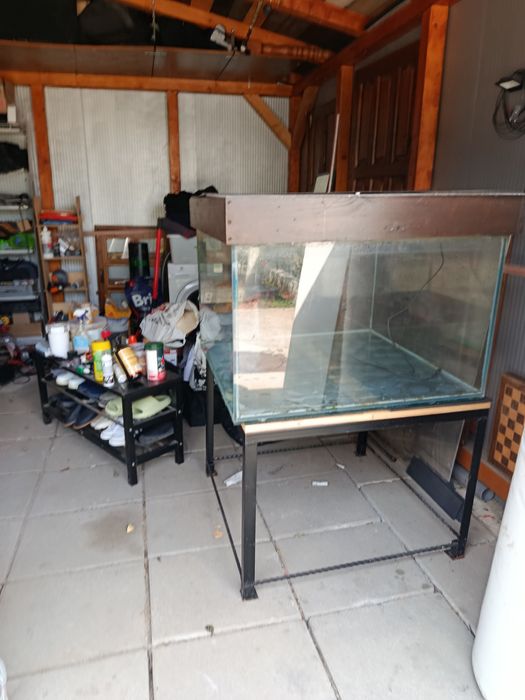 Vand acvariu 500l patrat cu masa metalica