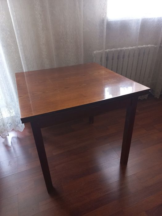 Продам стол раздвижной полированный