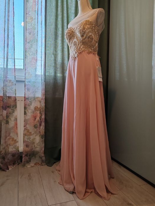 Rochie superbă cu dantela in partea de bust