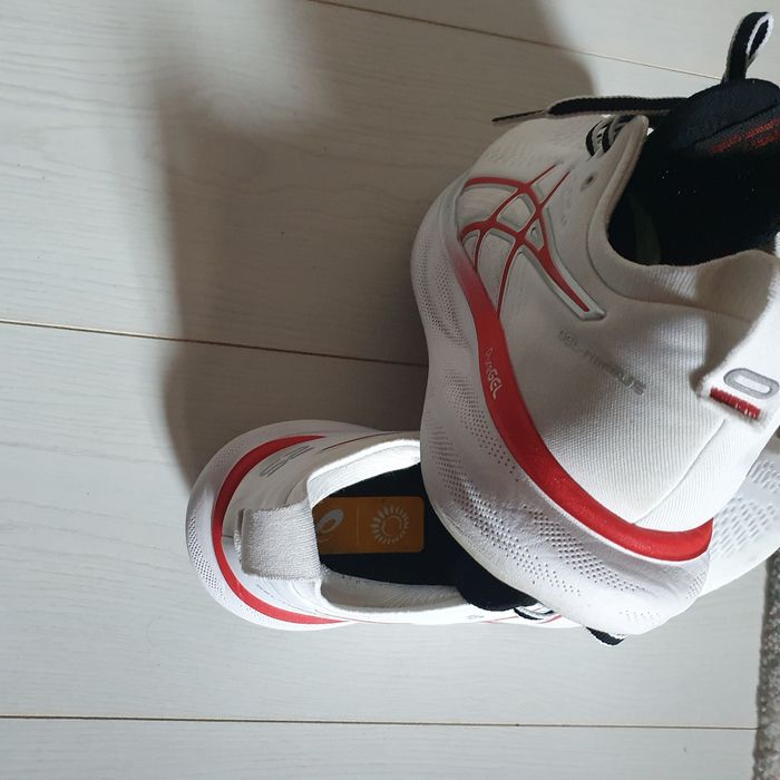 Adidasi  Asics Austria