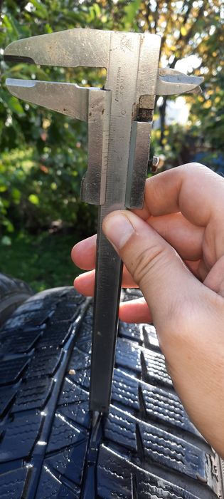 Vând cauciucuri Falken 225/65/R17 iarna