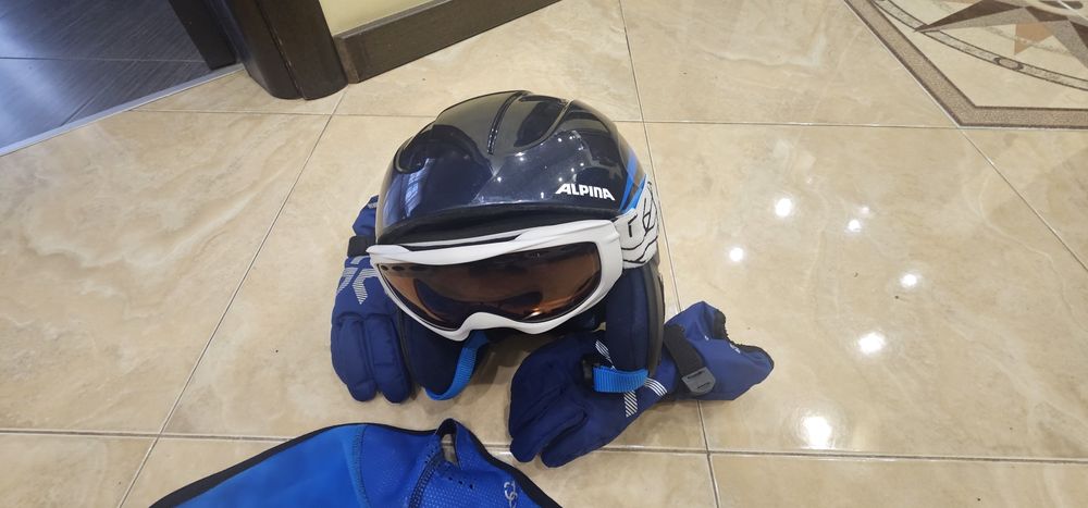 Ски каска +очила