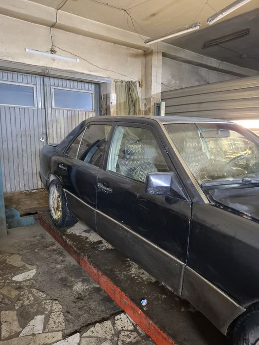 Мерседес 230е(124)