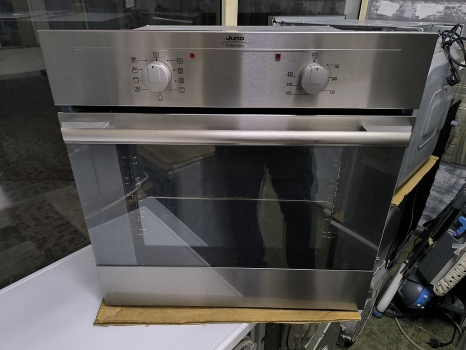Фурна JUNO Electrolux - JOB 50000 X - 9 функции с вентилатор.
