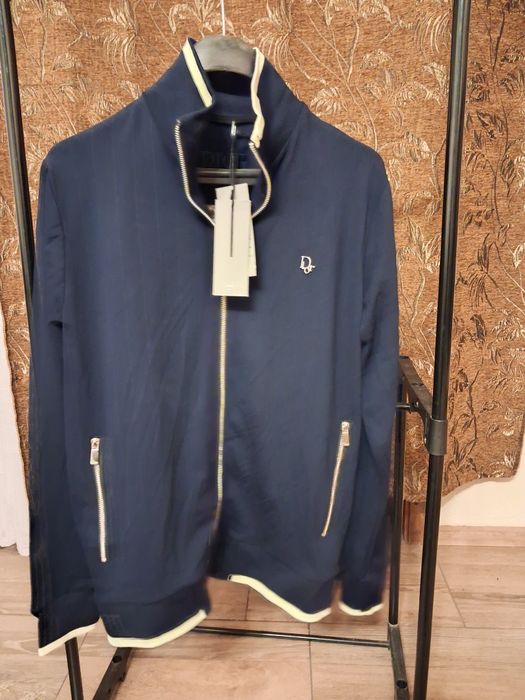 Яке на Dior ново