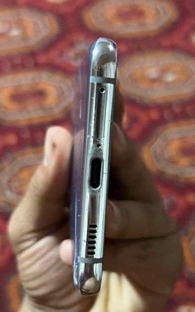 Samsung (S21 plus)