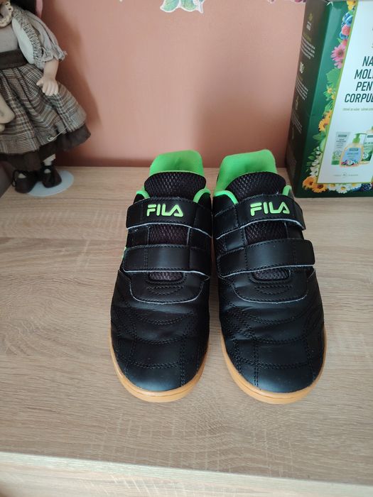 Adidas piele in stare foarte buna,purtat de 2  ori cred