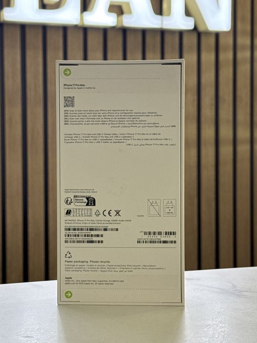 iPhone 17 Pro Max / 256GB / Cosmic Orange