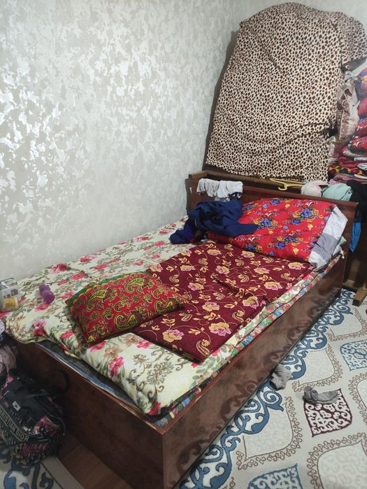 Кровать для спальни