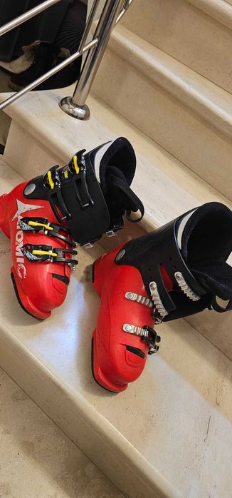 Set complet SKI: schiuri Atomic 130cm/clapari/bete/ casca