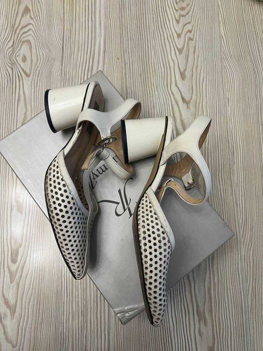 Женская обувь в белом цвете