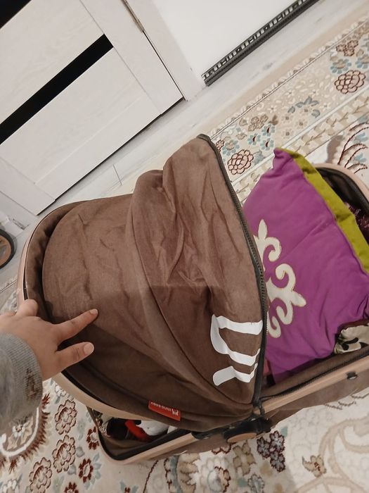 Каляска сатылады.