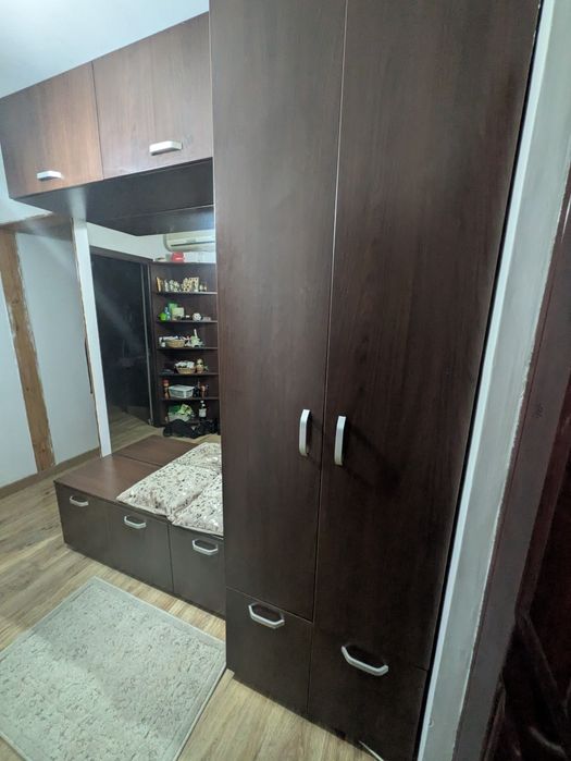 Mobilier hol din lemn cu oglindă în stare excelentă