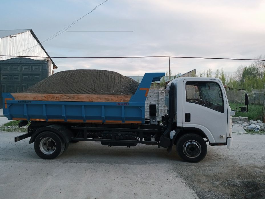 Isuzu samosval SOTILADI