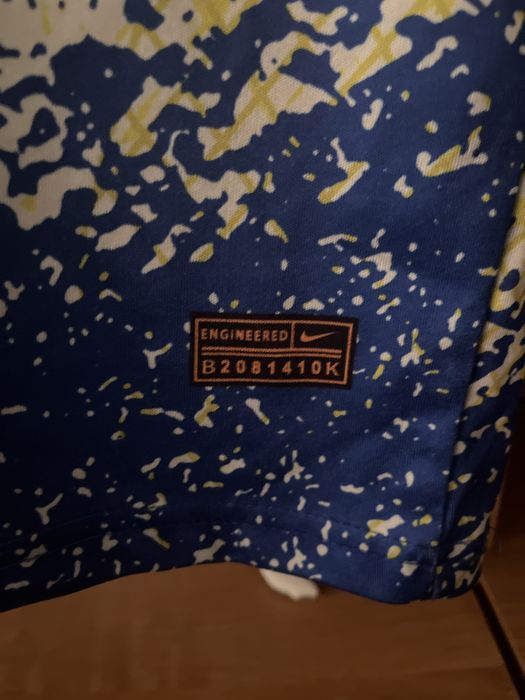 Tricou custom cu Neymar echipa Braziliei.Este într-o stare foarte buna.Marimea S