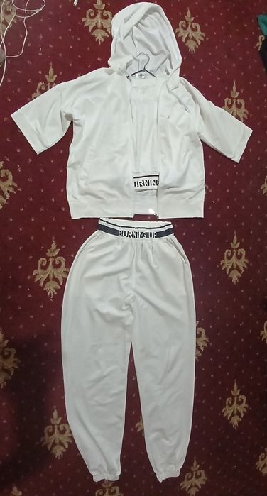 Продаётся тройка. Новый. "ZARA"