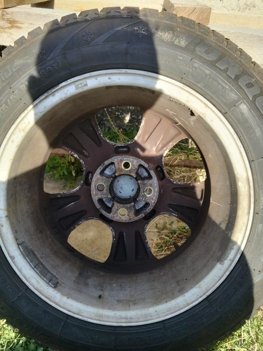 Vând set 4 roți cu anvelope de iarna 185/65R15
