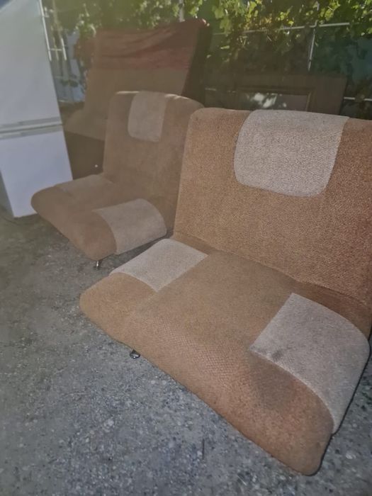 Диван с двумя креслами