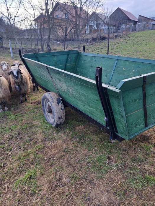Vând remorcuță după tractor