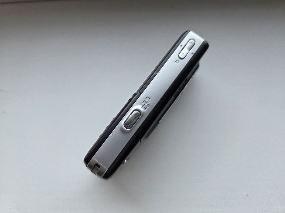 Sony Ericsson K750i - telefon simplu cu butoane