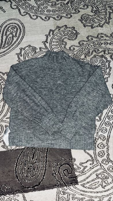 Свитер от AMISU..