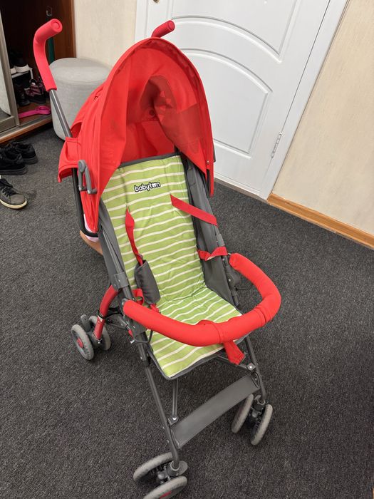 Продам легкую коляску трость