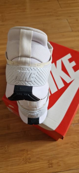 Кроссовки NIKE Flueaae