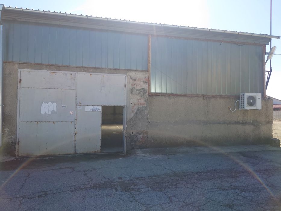 Дава помещение под наем за склад