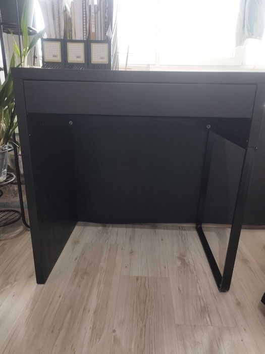 Продавам компютърно бюро