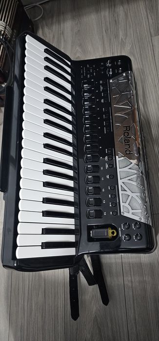 Roland FR-8x – stare impecabilă + baterie nou-nouță!