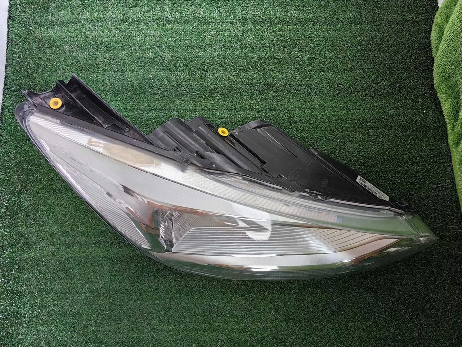 Фар за Ford C-Max / Форд Ц-Макс