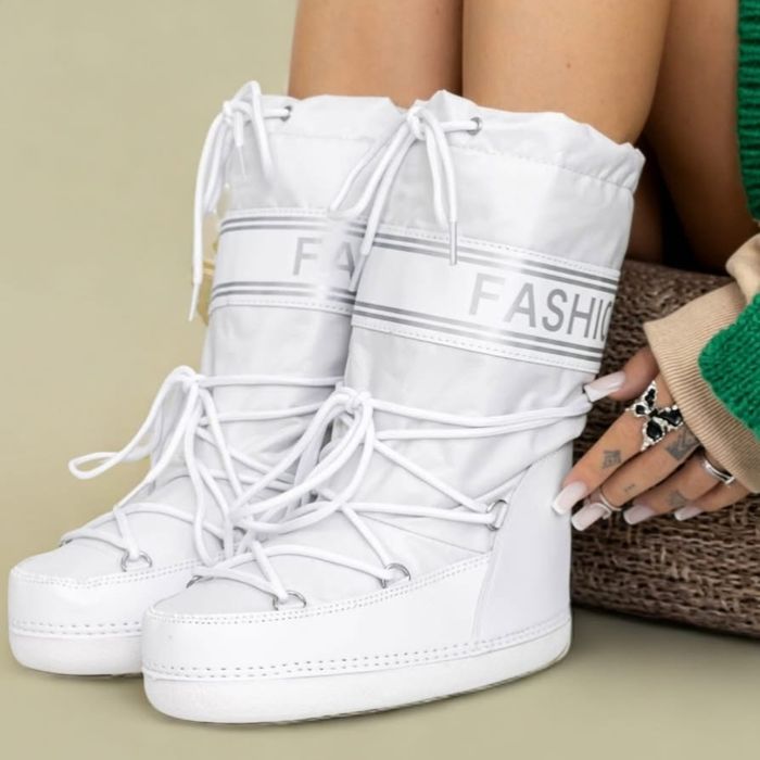 Сладки бели ботуши