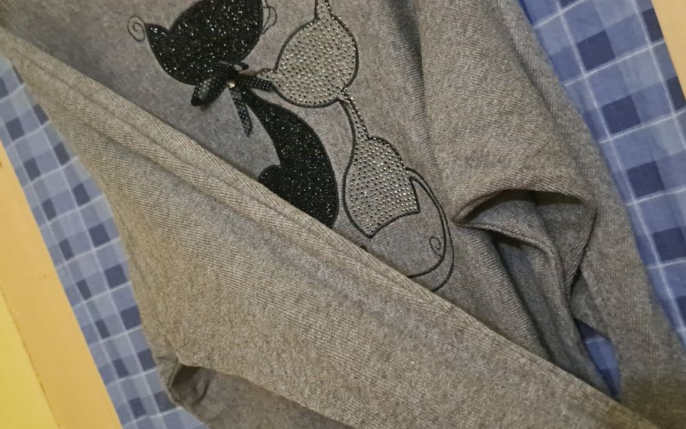 Bluza cu imprimeu cu pisica neagra