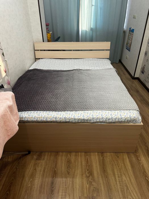 Продам двуспальную кровать