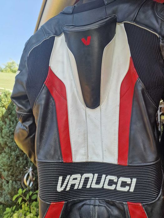 56 Vanucci Combinezom motor dintr-o piesă