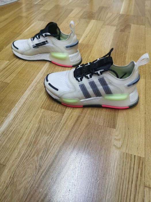 Adidas NMD V3 Crystal White mărimea 36.5