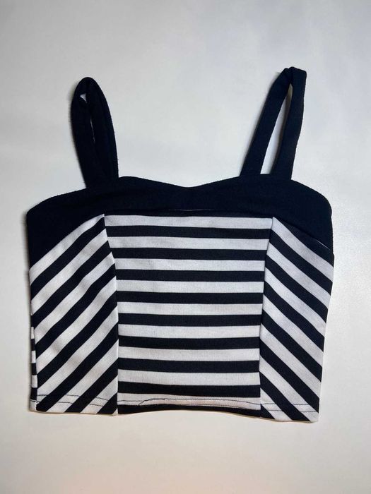 top cu dungi albe si negre