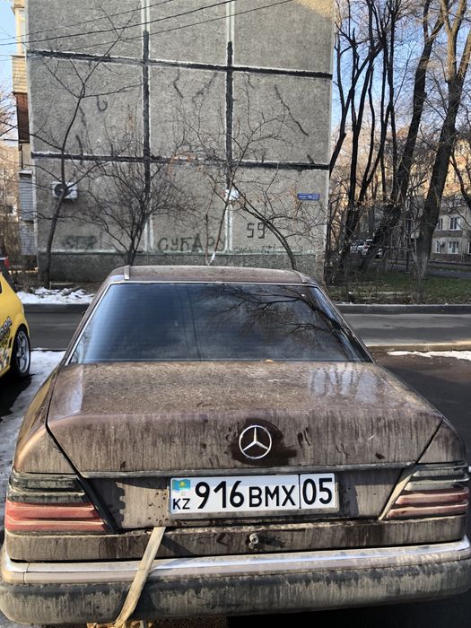Продам машину мерс 220 w124