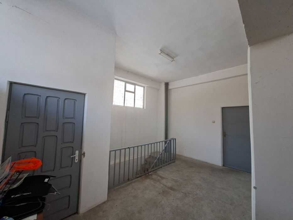 Vând hală +casă în Oraș Comănești