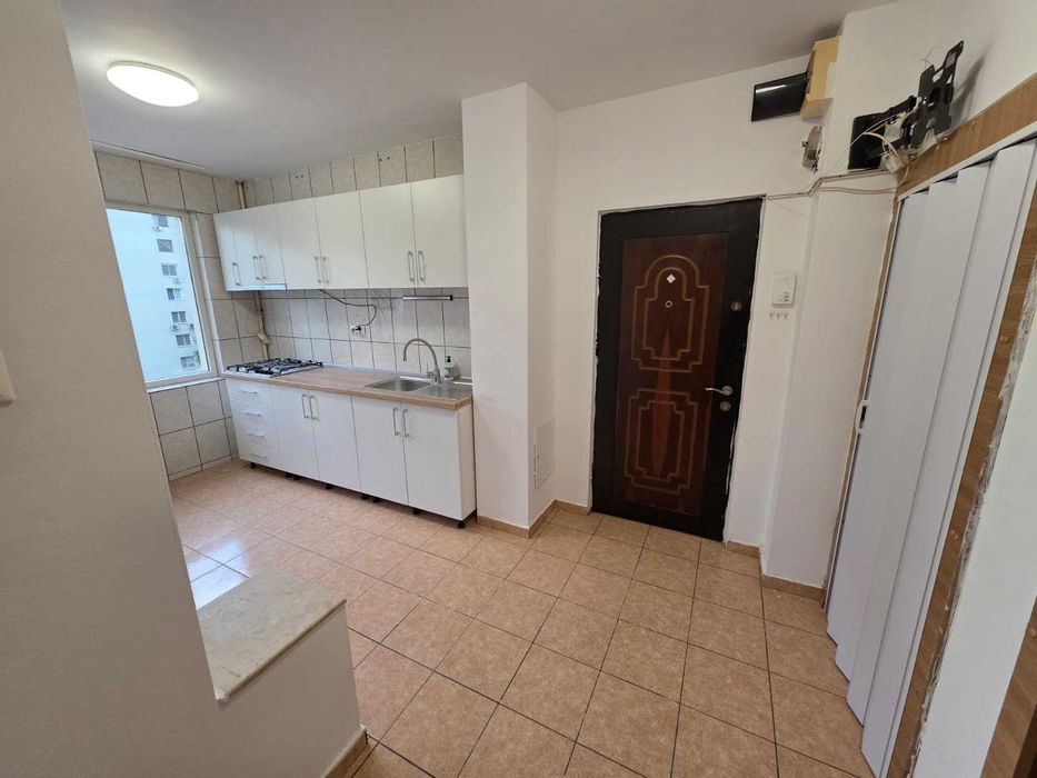 Inchiriez apartament 3 camere