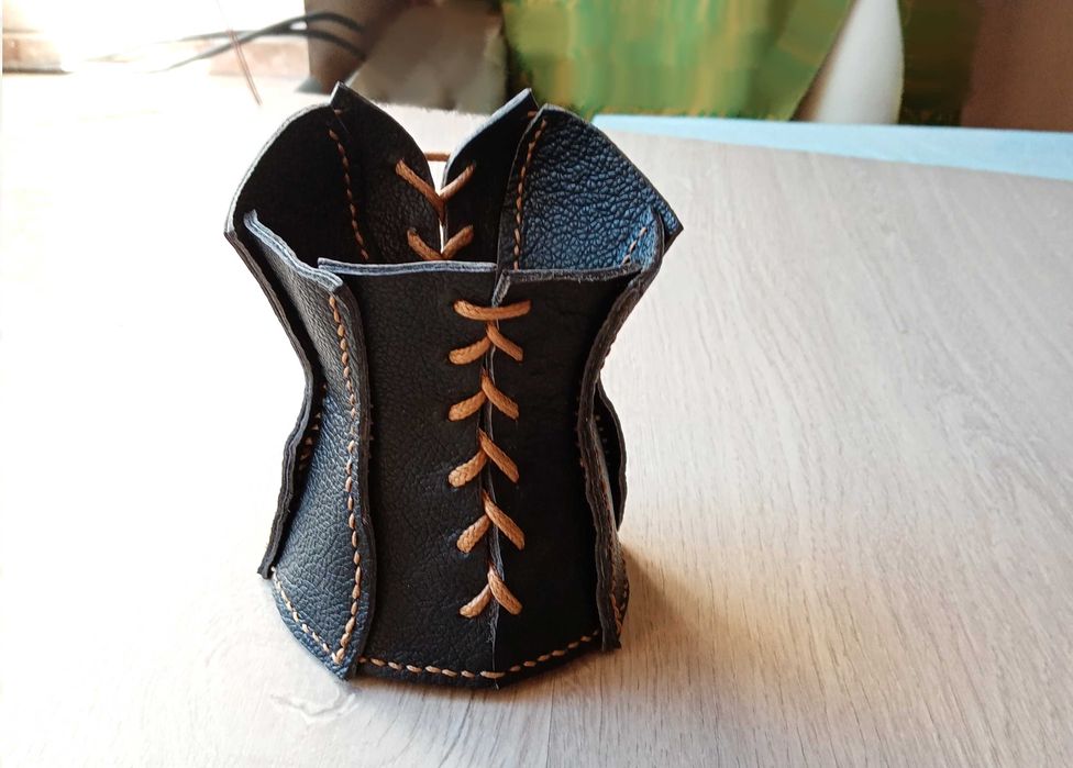 Черен кожен моливник ръчно изработен - за моливи четки инструменти