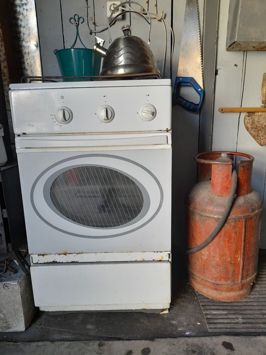 Продам газовую плиту