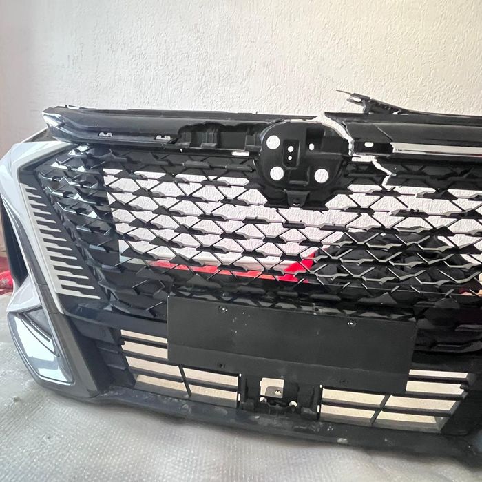 Бампер на авто Changan X5 Plus.