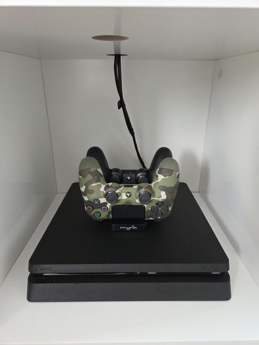 Vând Ps4+2 controllere+suport care si incarca de la myria