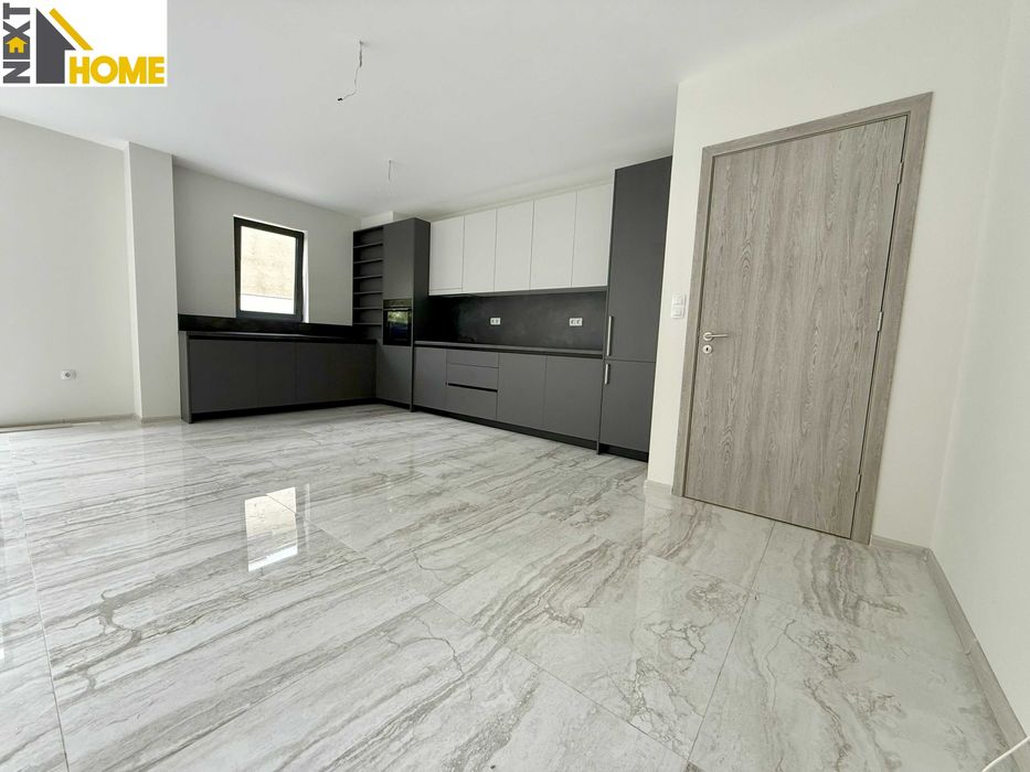 Продава се Тристаен апартамент в Пловдив, Кючук Париж - 99 кв.м за 2374 €/кв.м - Снимка #2