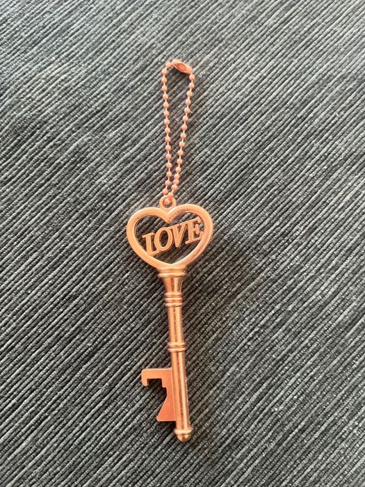 Ключове за отваряне на бутилки сватбена декорация