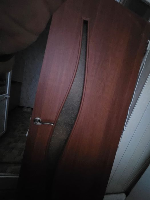 Продам дверь с петлями