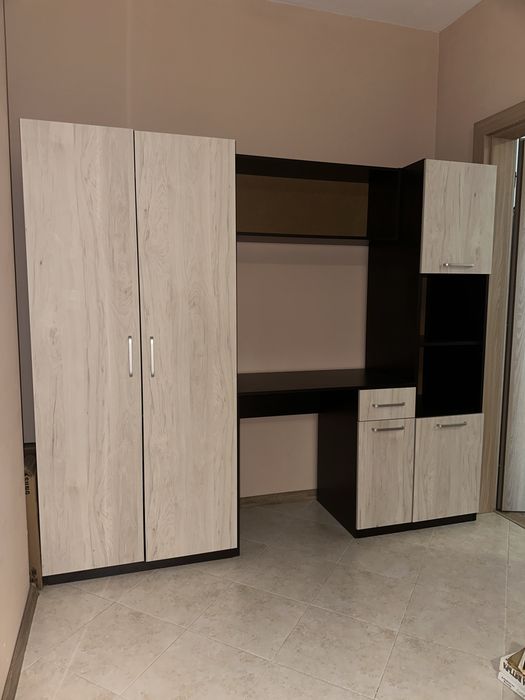 Холна секция с гардеробно отделение