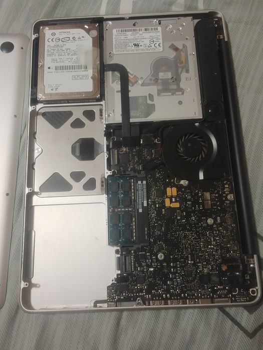 Продам ноутбук MacBook pro на запчасти