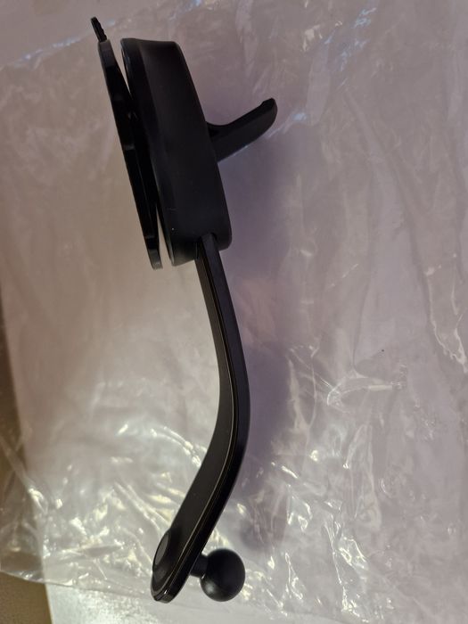 Suport auto de telefon cu fixare ventuza bord